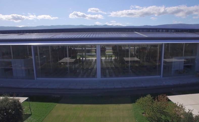 Stravaganza di Tim Cook all'Apple Park