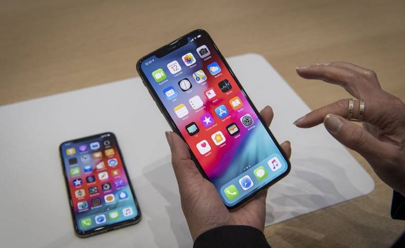 iPhone XS Max Samsung GALAXY S9 Plus Note 9 SPÉCIFICATIONS