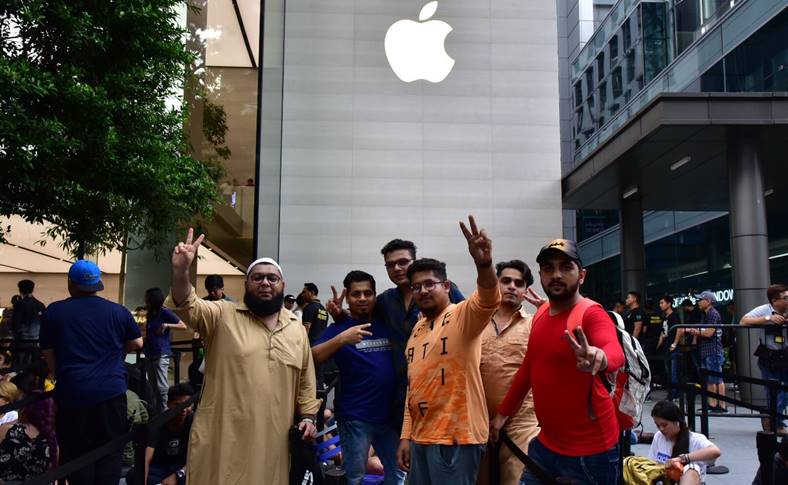 iphone xs queue apple store