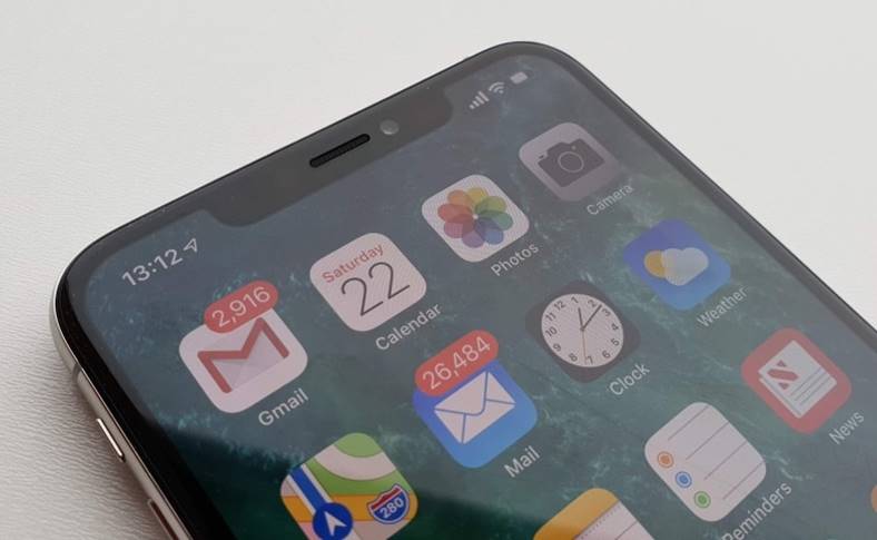 Apple ukryj aparat iPhone'a