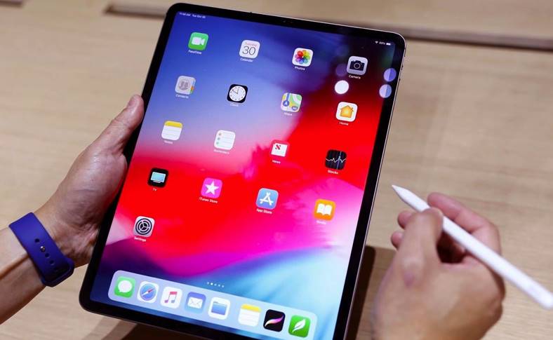 Das iPad Pro lädt das iPhone auf