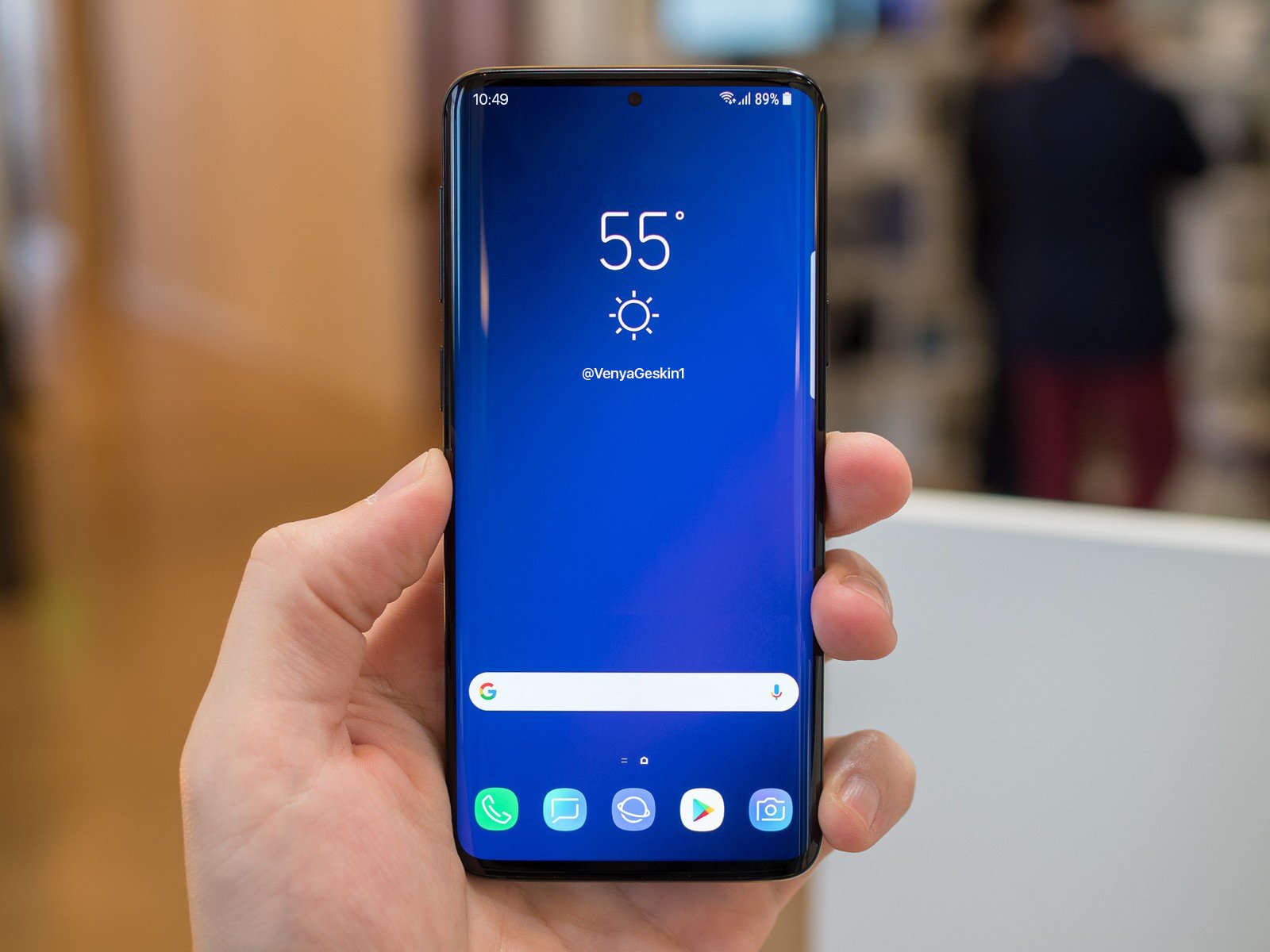 Samsung GALAXY S10 näyttää