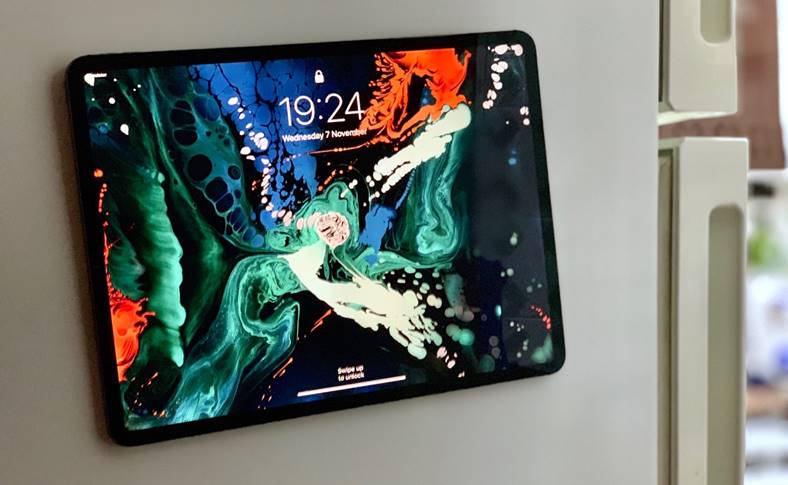 Das iPad Pro 2018 verbiegt sich etwas lächerlich