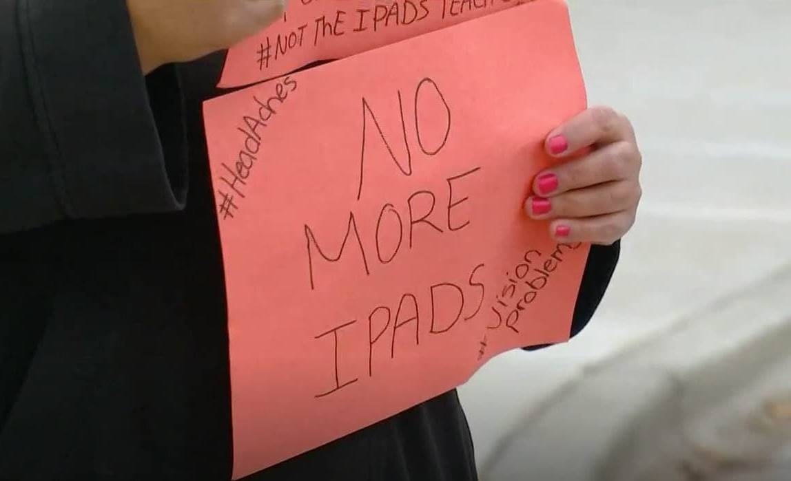 president apple protests sua