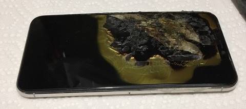 iPhone XS Max explodat imagini