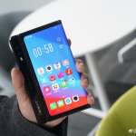 Smartfon Oppo Huawei Mate X z klonem