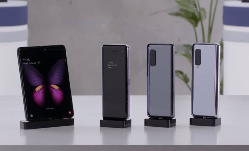 Samsung GALAXY FOLD vouwt naar binnen