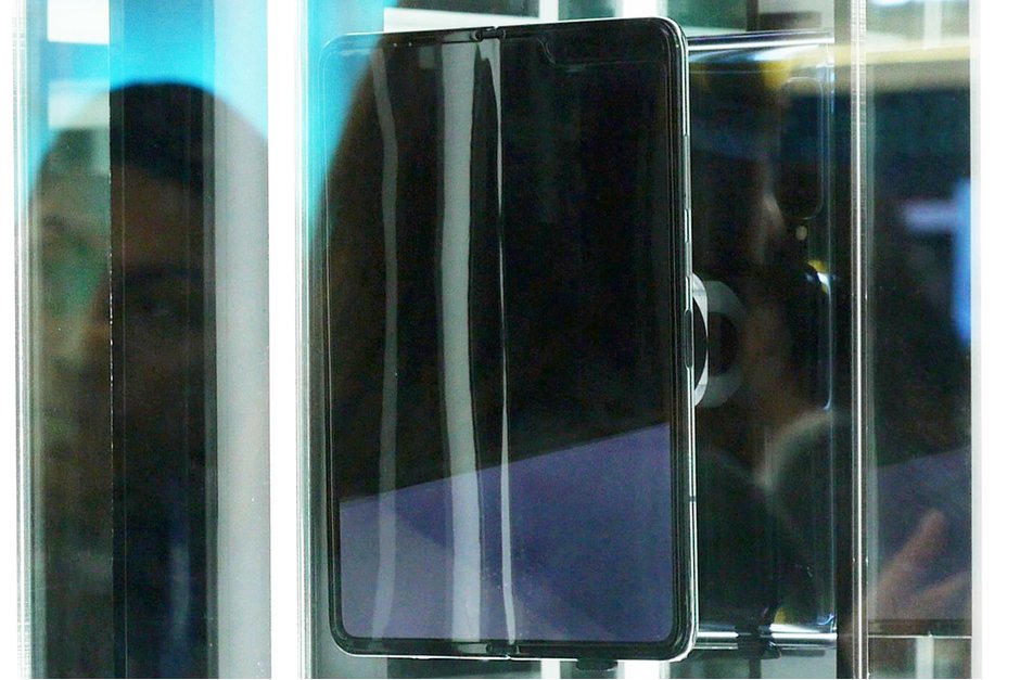 Problema di piega dello schermo Samsung GALAXY FOLD Huawei Mate X