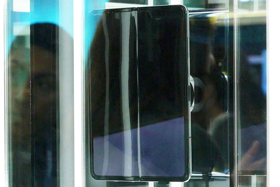 Problema dello schermo Samsung GALAXY FOLD Huawei Mate x piega centrale