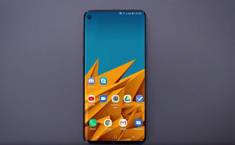 Samsung GALAXY S10 käteen