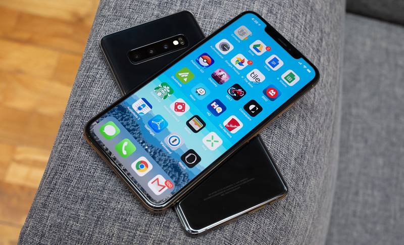 iPhone XS Max UMILESTE Samsung GALAXY S10 in Performante