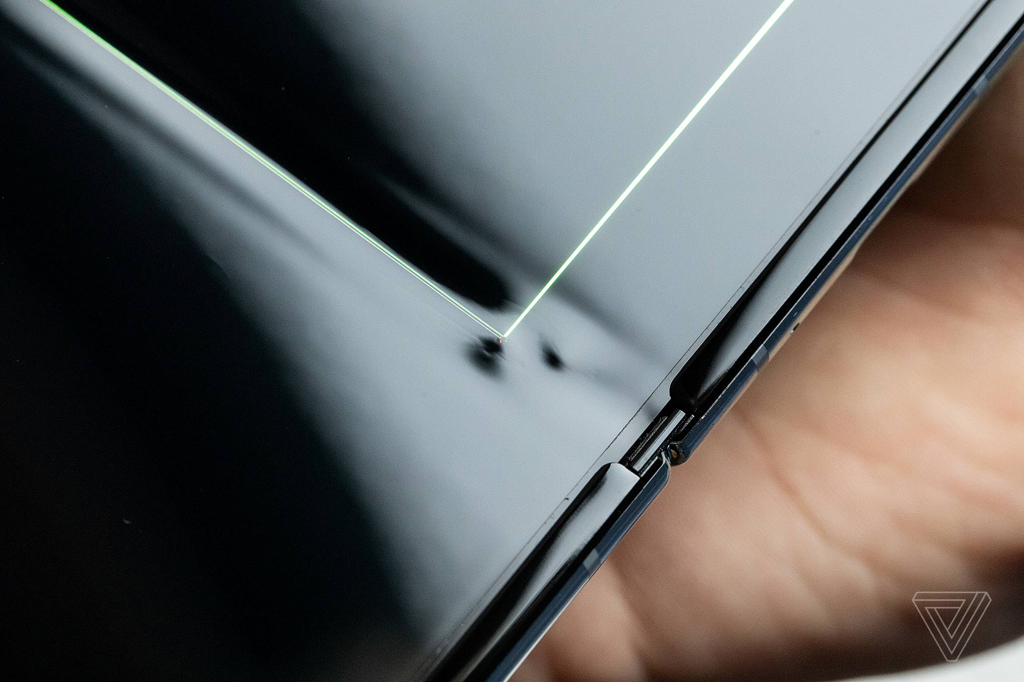 Samsung GALAXY FOLD destruido 1