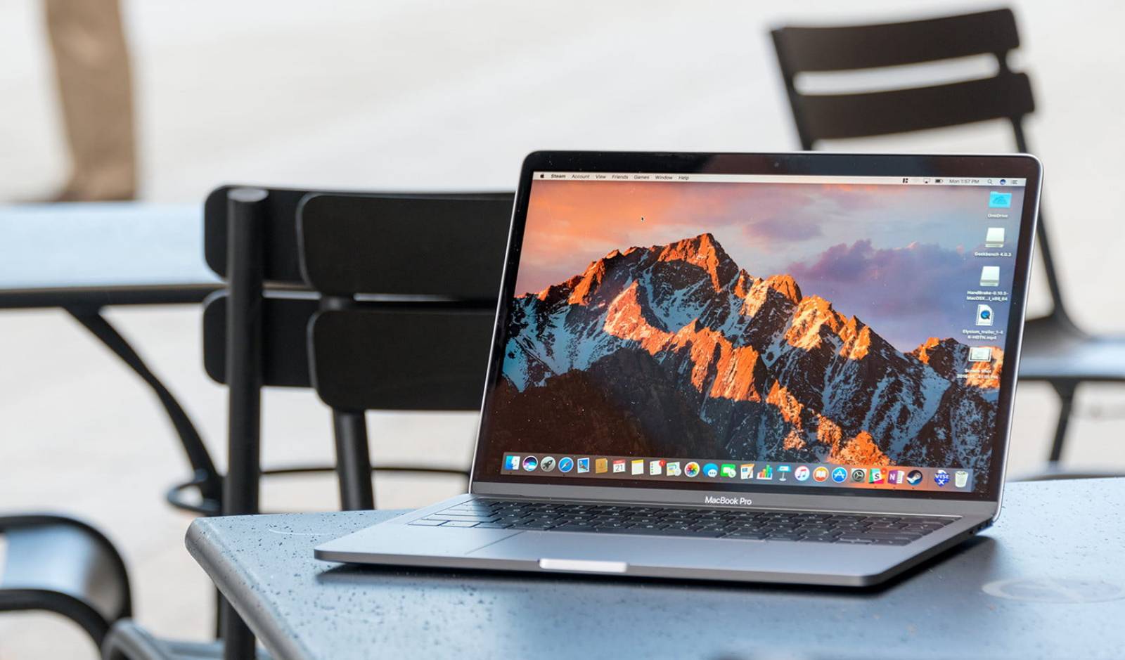 MacBook Air MacBook Pron 13 tuuman päivitykset