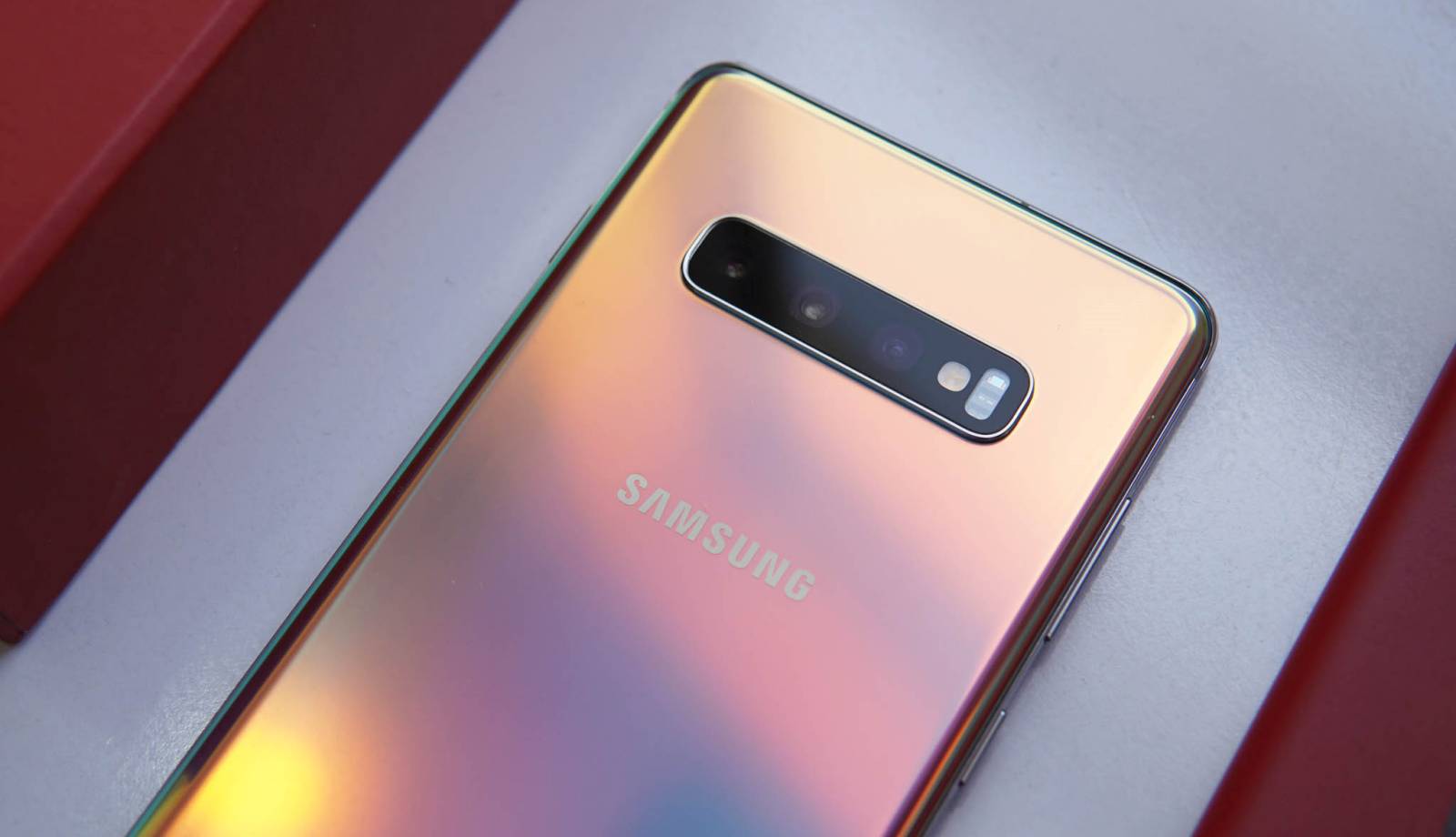 Kolorowy pryzmat do Samsunga Galaxy S10 srebrny