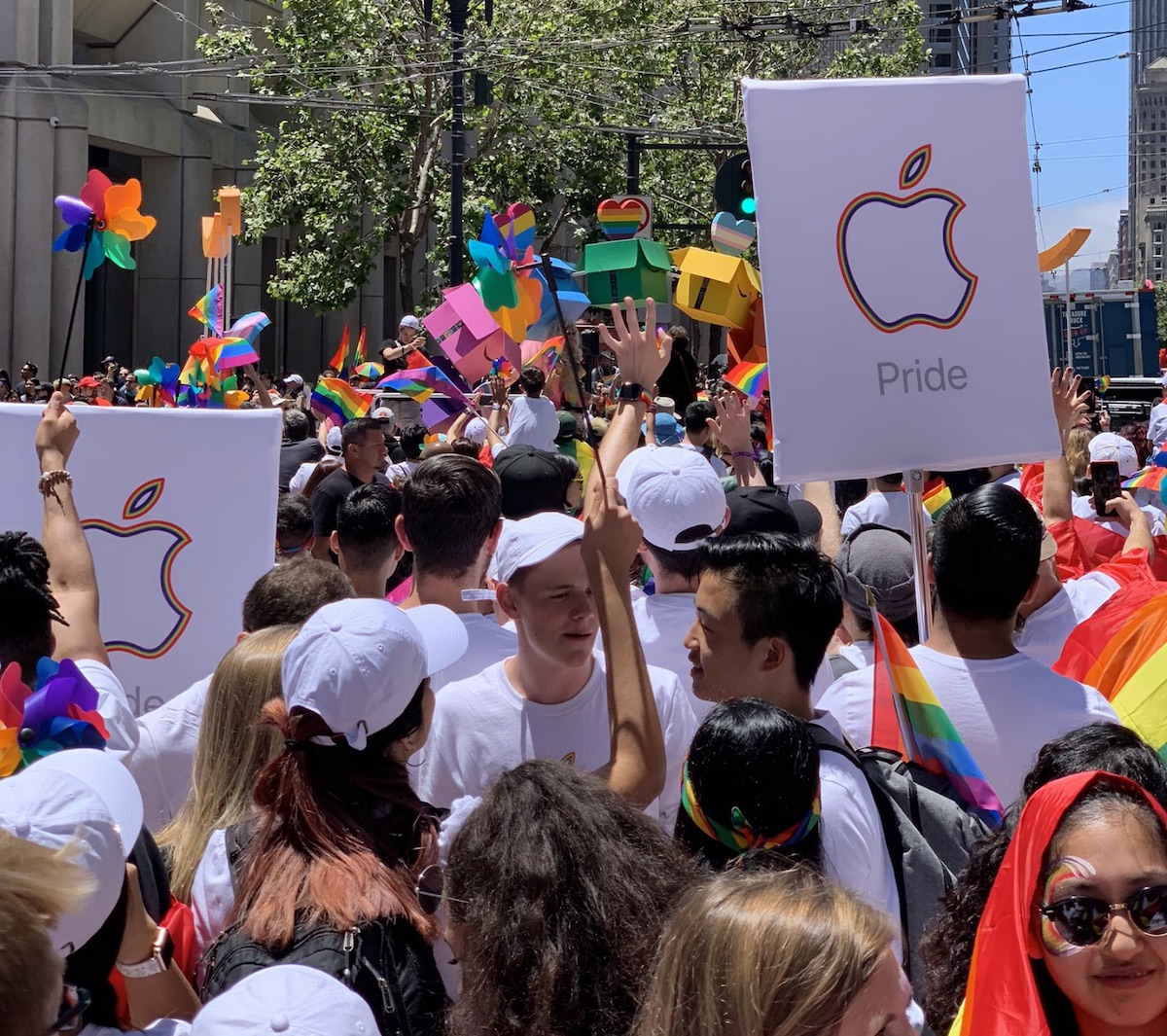 Parata gay di Apple 2019 marzo