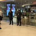 Huawei DE NOMBREUX clients FRUSTRÉS arrêtent la POLICE lors d'une promotion de sécurité vidéo ÉCHEC