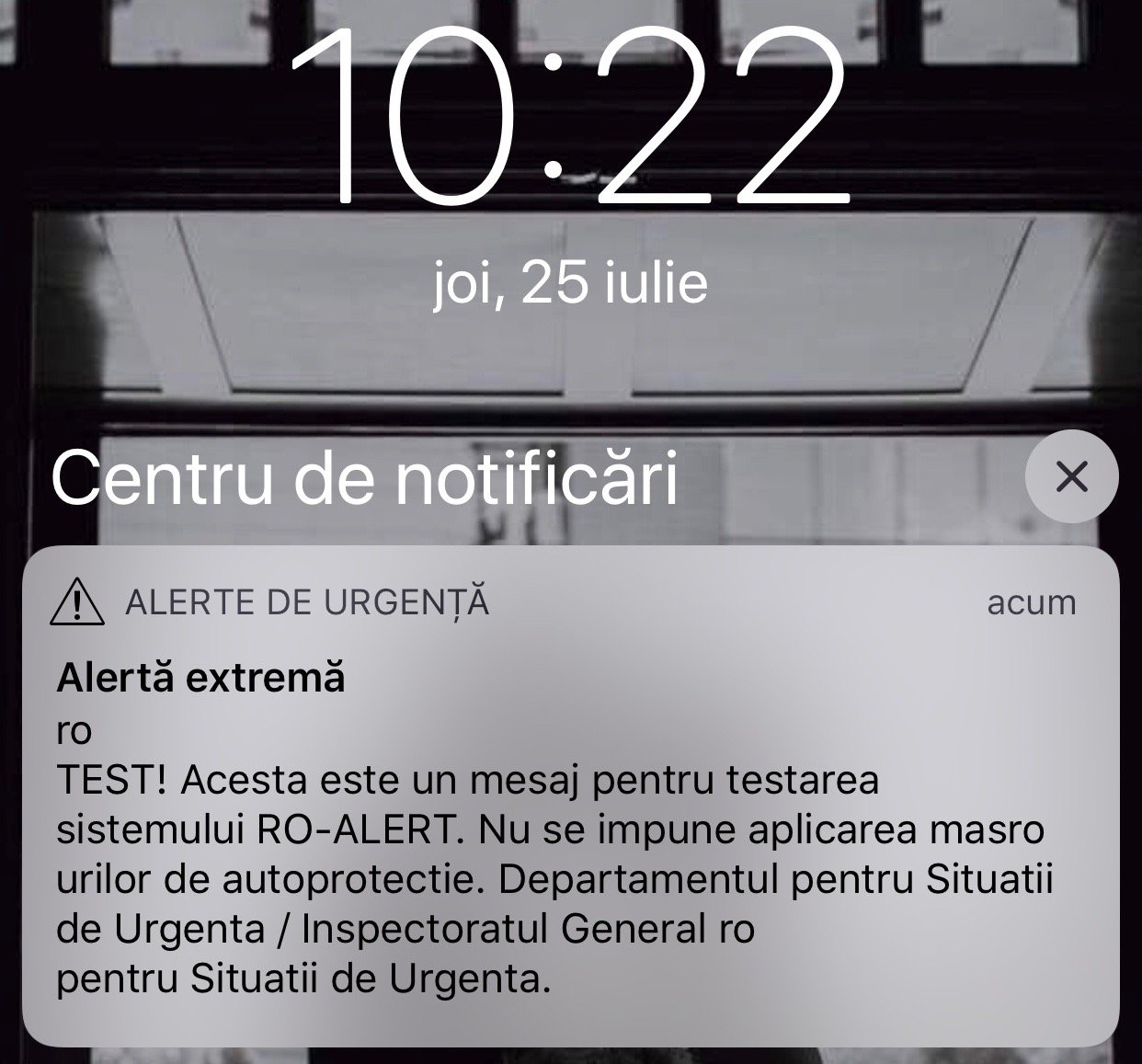 ALERTE RO. Aujourd'hui, j'ai reçu le PREMIER message d'alerte sur l'image de l'iPhone