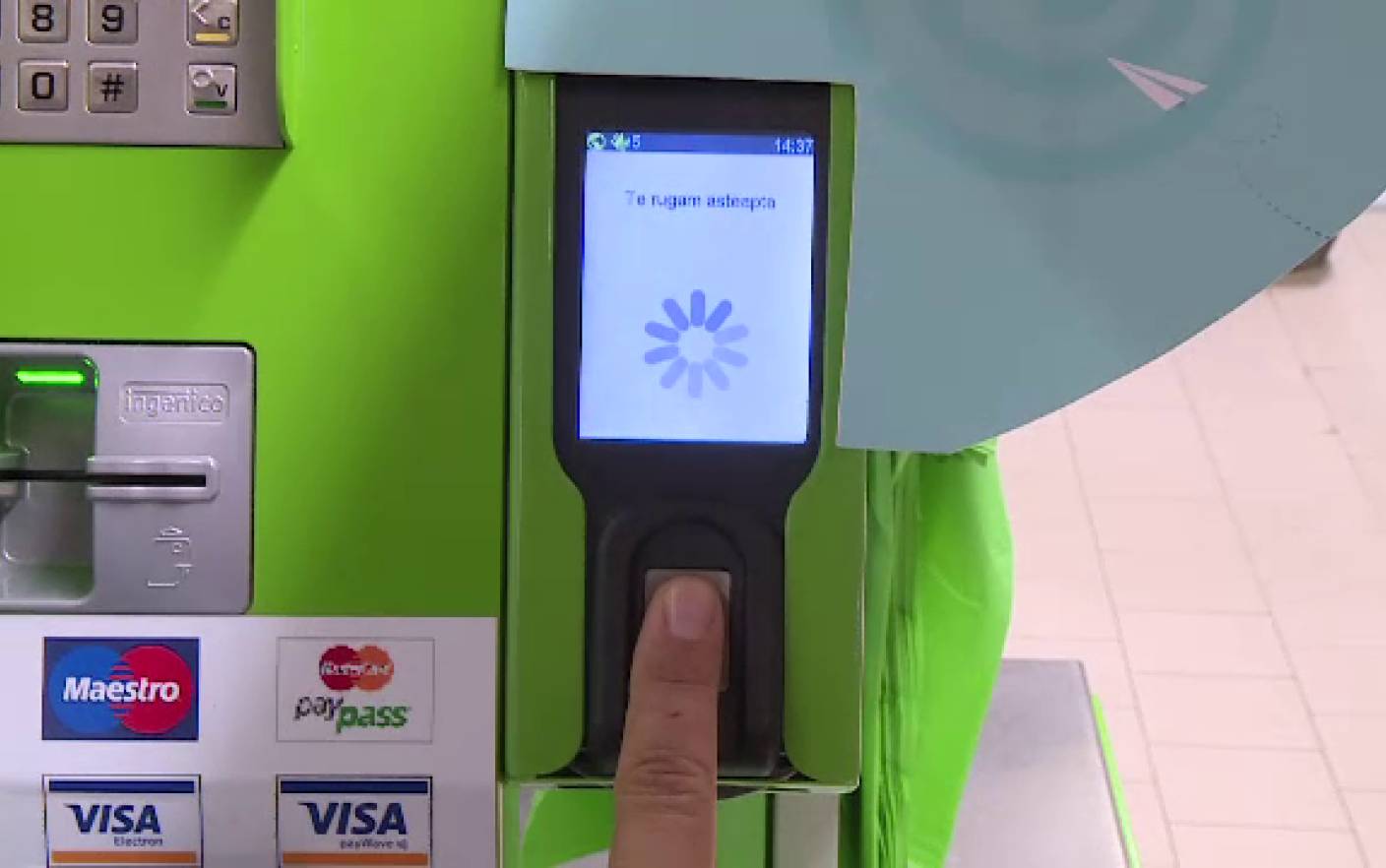 Pagamento con impronta digitale del supermercato in Romania
