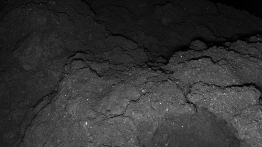 Asteroid. Imagini ULUITOARE Facute in PREMIERA pe o Roca Spatiala robot