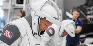 MATKA CHRZESTNA. Pierwsze WSPANIAŁE zdjęcia nowych kombinezonów testowych astronautów
