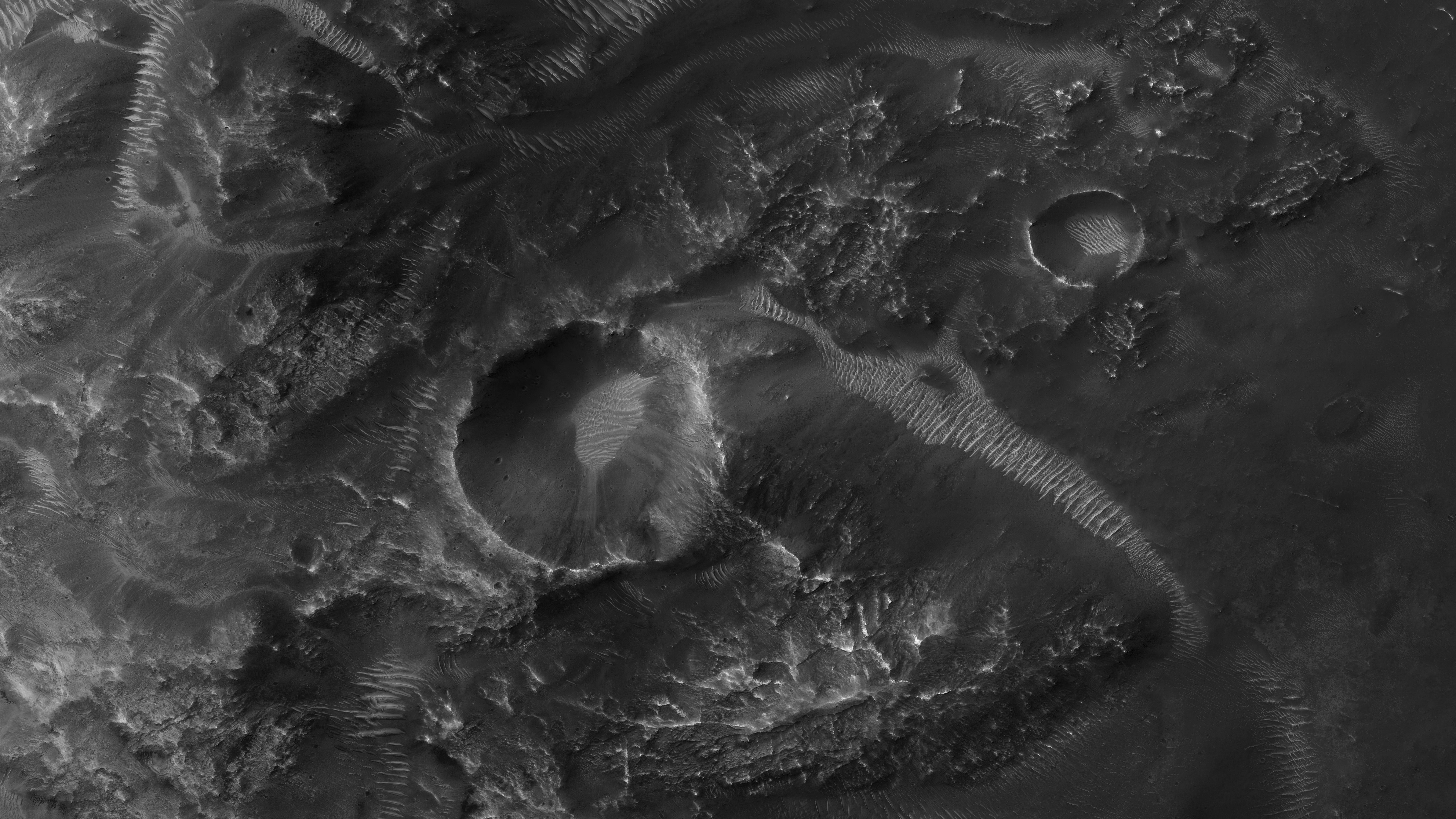 Planeta Marte. 5 NOI Imagini care au ULUIT Intreaga OMENIRE foto cratere mici