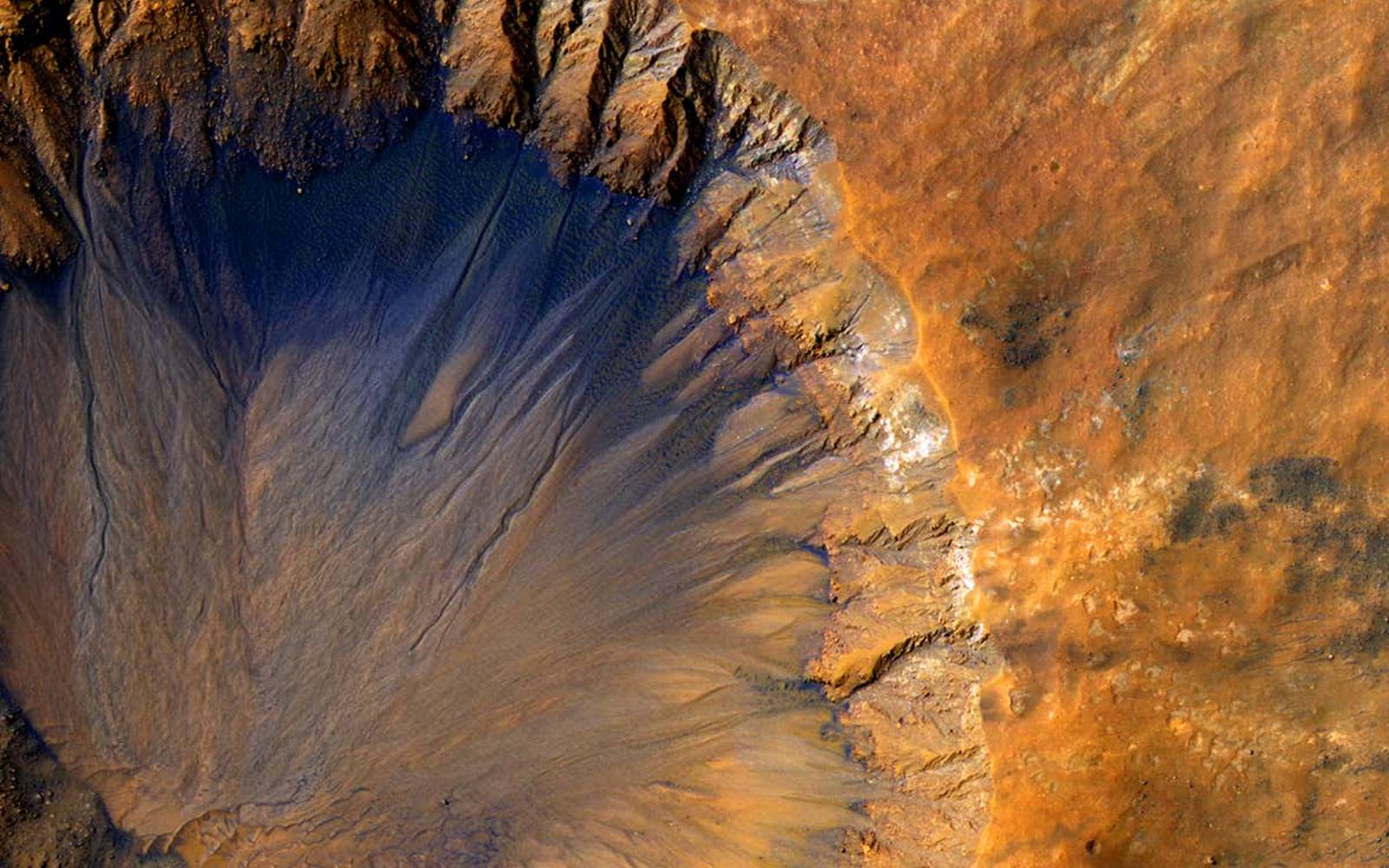 Planeten Mars. Nya OTROLIGA bilder har HELA MÄNSKLIGHET FÖRBLÖVAT