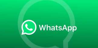 WhatsApp SURPRISE SURPRISE Tittar på Facebook-applikationen