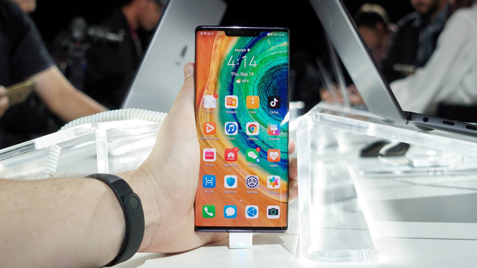 Huawei MATE 30 Pro. The DESPERATE solution for the Android PROBLEM