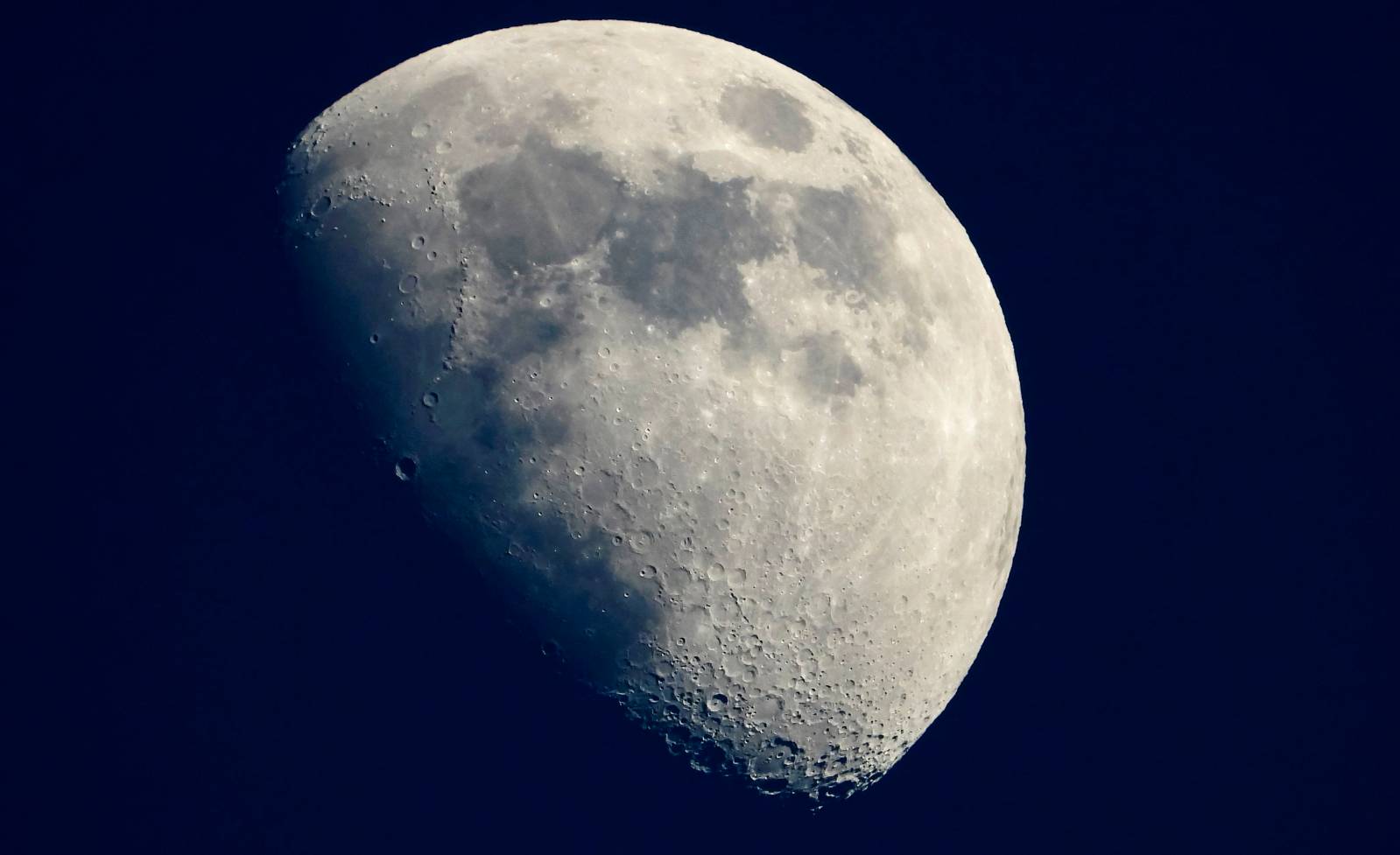 LUNA. UIMITOR Fenomen in ACEASTA SEARA, CE se VEDE pe CER!