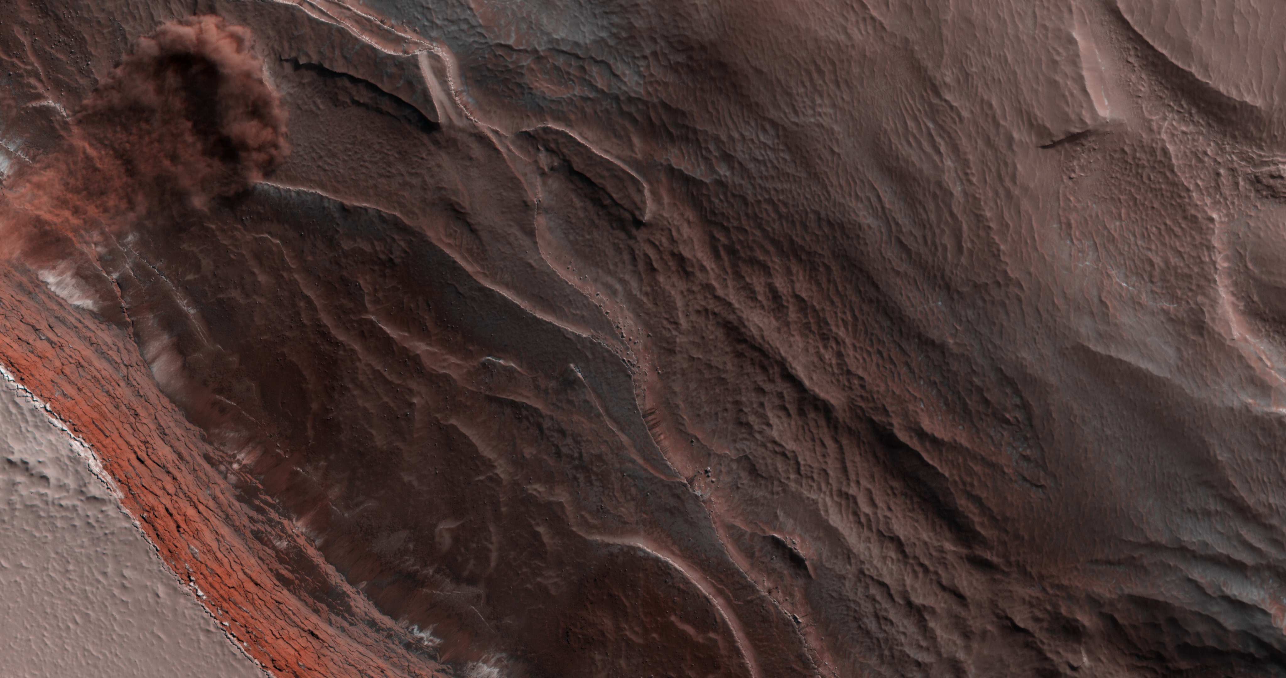 KUMMITÄTI. Upea kuva Marsista, joka järisytti Internet-vyöryn