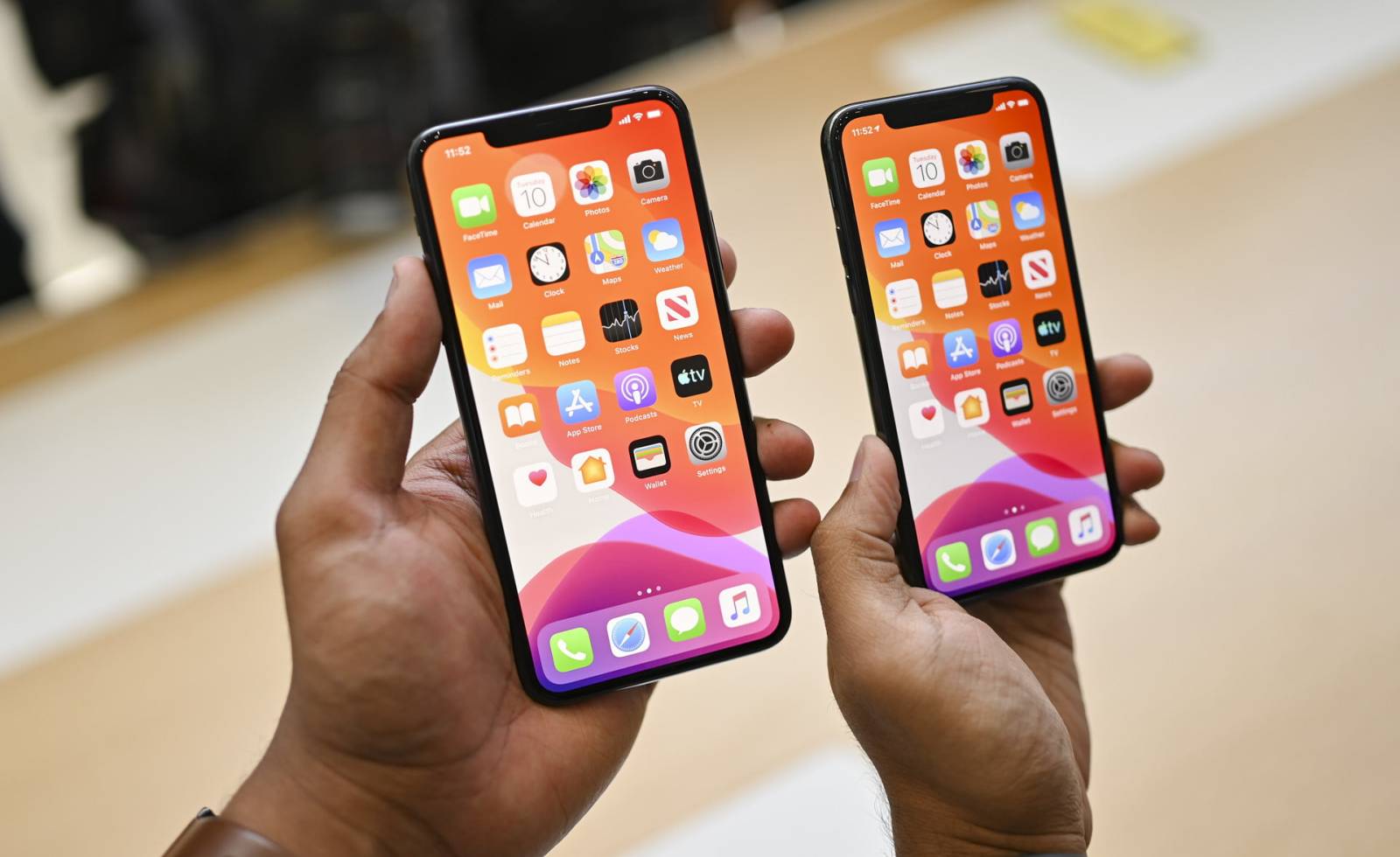 iPhone 11 Pro Max has the BEST Phone SCREEN EVER