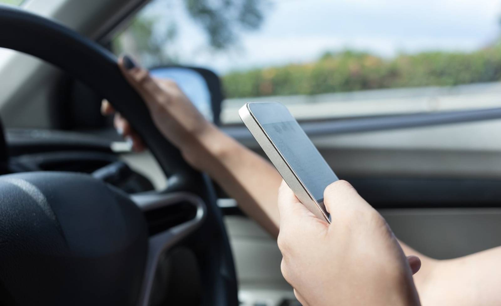 How you can use the phone behind the wheel in Car Support after the changes to the Highway Code