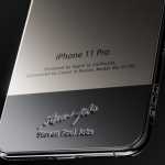 Pezzo della camicetta firmata Steve Jobs per iPhone 11 Pro