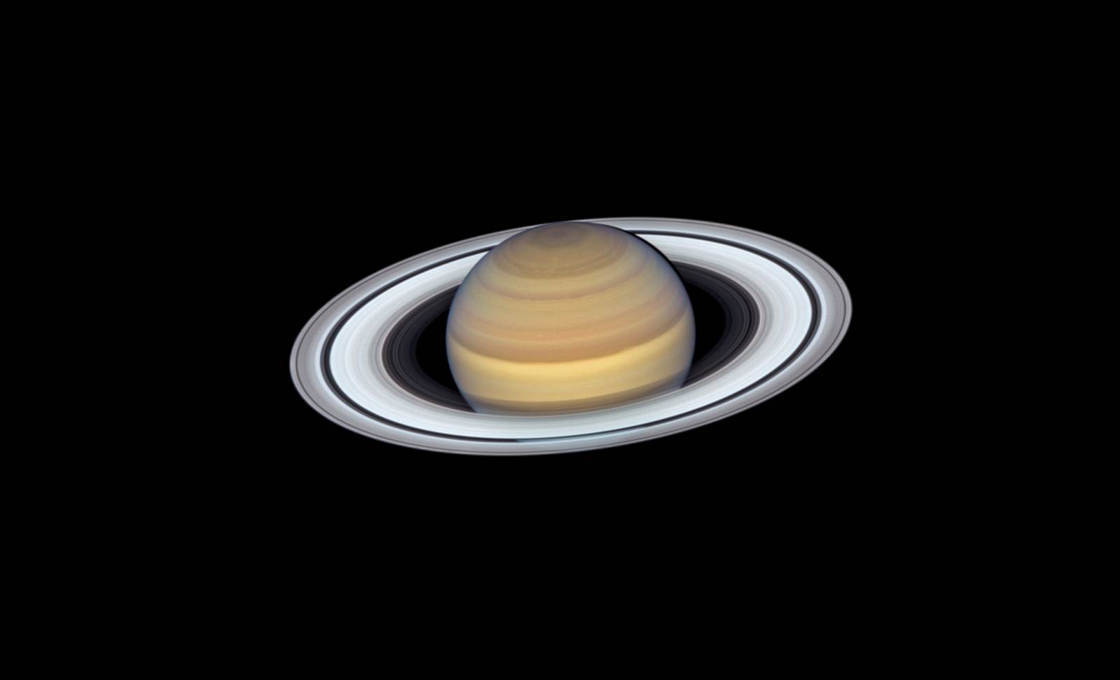 la NASA étonne la planète Saturne
