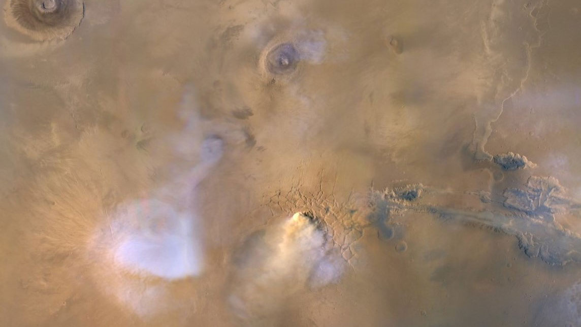 tempête en entonnoir sur la planète mars