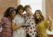 Air Pix: Robotul ZBURATOR care iti face si Selfie-uri (VIDEO) Air Pix Robotul ZBURATOR Selfie