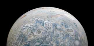 Planeta Jupiter supravegheata