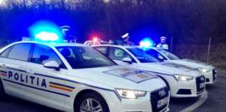 Les enfants de la police roumaine marchent