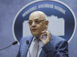 Raed Arafat masurare temperatura magazine