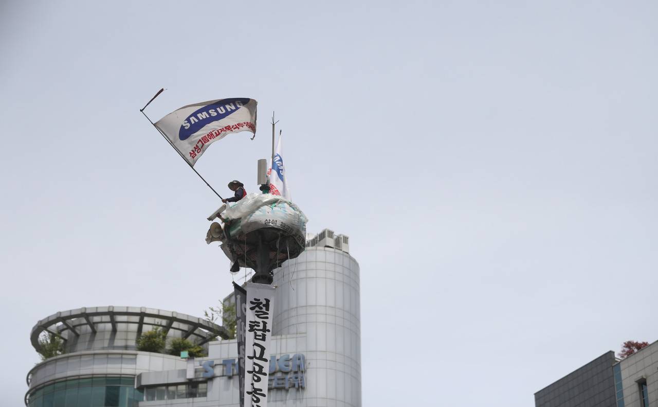 Samsung protest barbat