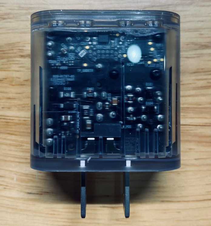 iPhone-12-incarcator-20w-interior-magine