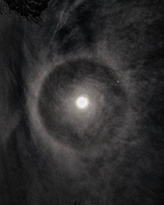 cielo de la corona de la luna