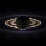 De planeet Saturnus verduistert de zon