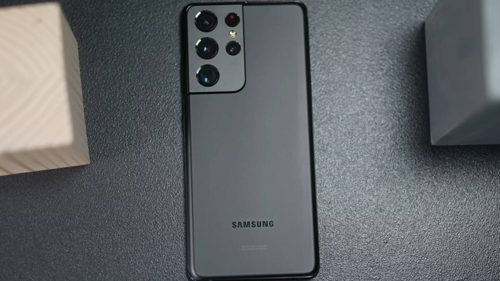 eMAG offers Samsung GALAXY S21 Reduced