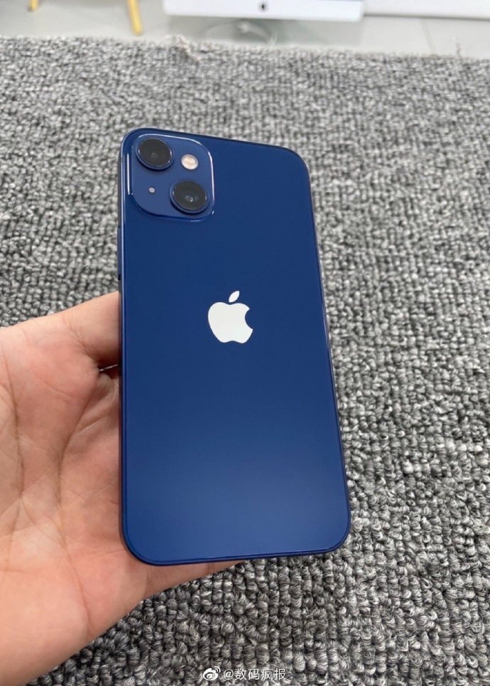 Foto del prototipo del telefono iPhone 13 Mini