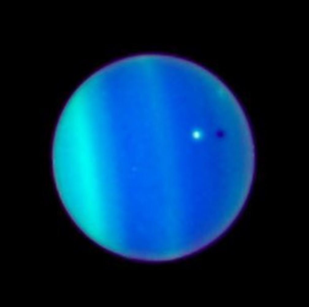 Planeta Uranus eclipsa luna