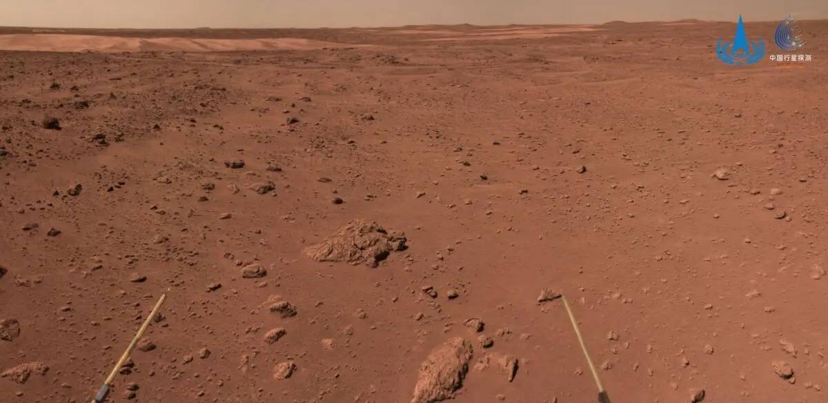 Planeta Marte traversare suprafata