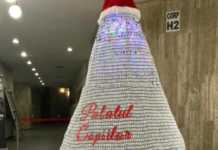 Bradul de Craciun Inedit al Unui Centru de Vaccinare din Bucuresti