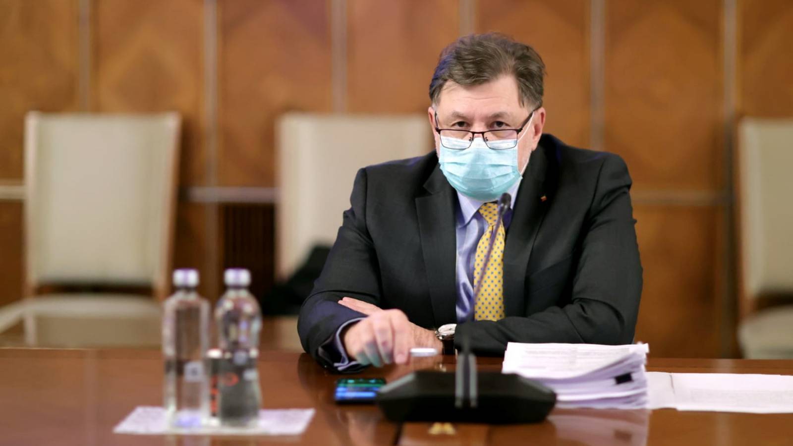 Alexandru Rafila draagt ​​maskerbescherming Maatregel goed gevoel