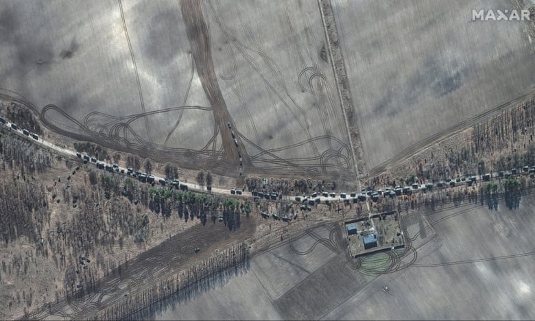 Russisk militær konvoj 27 kilometer lang vej Kiev (FOTO) vej